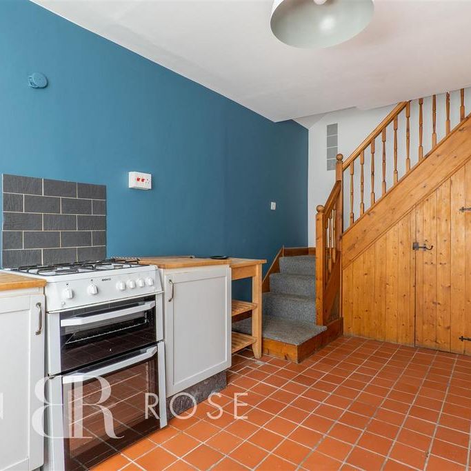 2 bedroom end of terrace house to rent - Photo 1