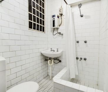 Dog friendly studio apartment with water views - Photo 2