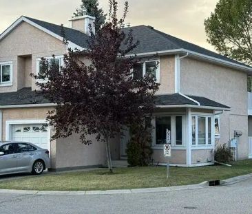 Sandpoint Park — 3 Bedrooms Townhouse - Photo 1