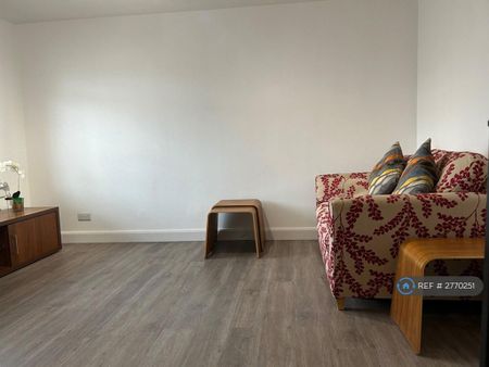 1 bedroom semi-detached house to rent - Photo 3