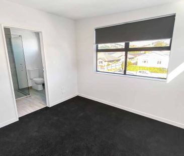 Executive Townhouse - Photo 2