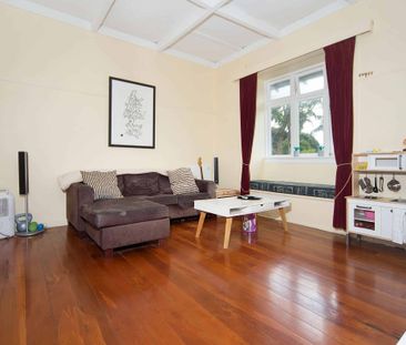 GREY LYNN CUTIE - Photo 1