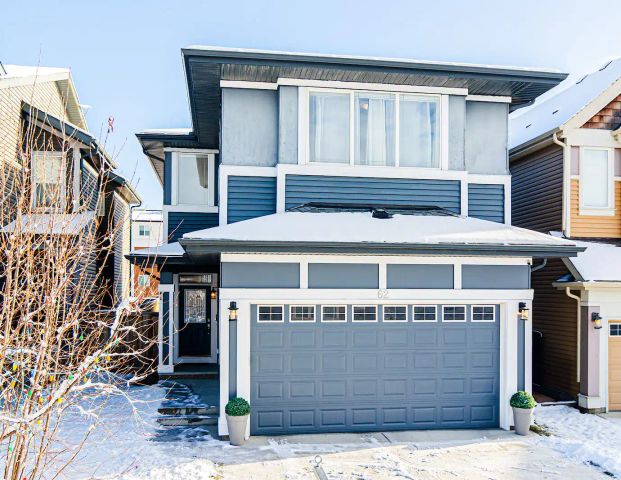 Stunning Family Home with Upgraded Features in Evanston — 3 Bedrooms House - Photo 1