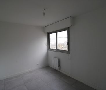 Location Appartement 2 pièces 45m² HYERES 83400 - Photo 3