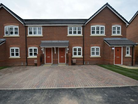 Terraced House to rent on - Photo 5