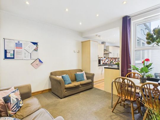 1 bedroom in a house share to rent - Photo 1