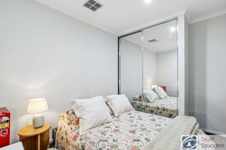 Fully Furnished & Equipped Parkside Apartment HOME OPEN SATURDAY 18 APRIL AT 11.00AM SHARP! - Photo 4