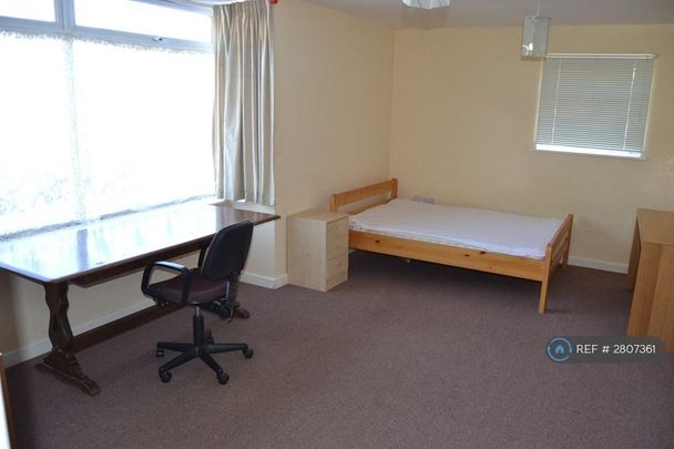 5 bedroom end of terrace house to rent - Photo 1