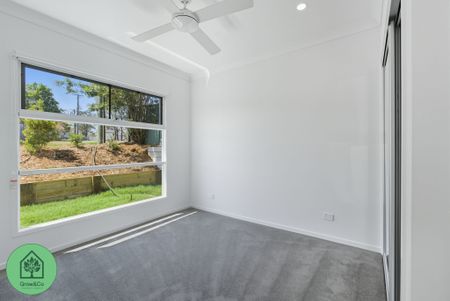 BRAND NEW Modern Duplex in Fantastic Location - A Stylish Blend of Comfort and Convenience - Photo 3