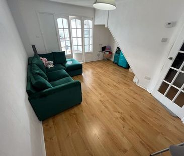 Courtlands - Photo 3