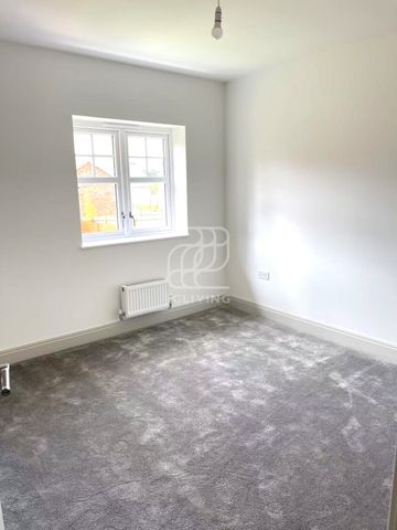 The Fairway, FLEET, GU51 - Photo 2