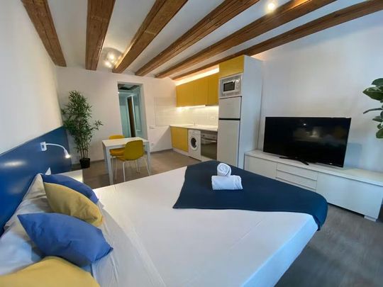 Carrer de Ferran, Barcelona, Catalonia 08002 - Foto 1