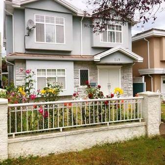 Upstairs 3 bedrooms suite in central Vancouver - Photo 3