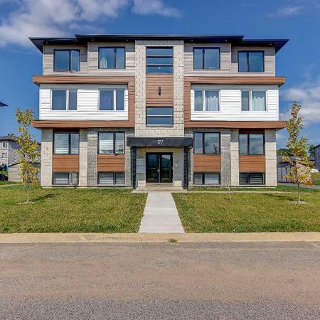 TRÈS BEAU 6 1/2 - LIBRE IMMÉDIATEMENT! - Photo 3