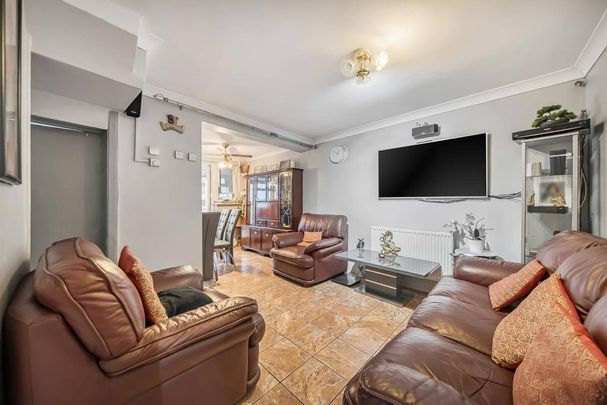 4 bedroom terraced house to rent - Photo 1