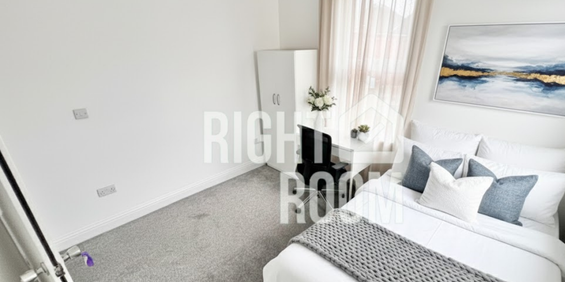 Room 4, Grosvenor Road, Forest Gate, London E7 - Photo 3