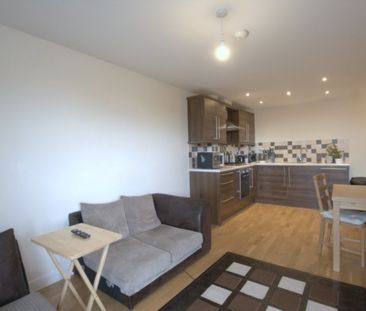 2 Bedroom Apartment, Rothesay Avenue, London - Photo 2