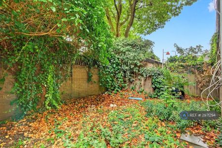1 bedroom in a flat share to rent - Photo 5
