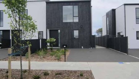 3 Bedroom Townhouse in Levin - Photo 4