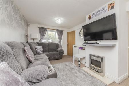 3 bed House - Semi-Detached To Let - Photo 3