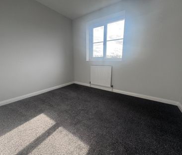 4 bedroom semi-detached house to rent - Photo 2