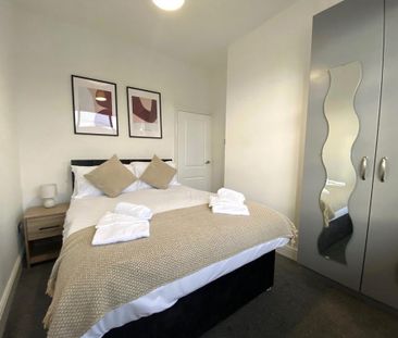 4 bedroom terraced house to rent - Photo 6