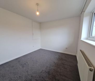 2 bedroom semi-detached house to rent - Photo 6