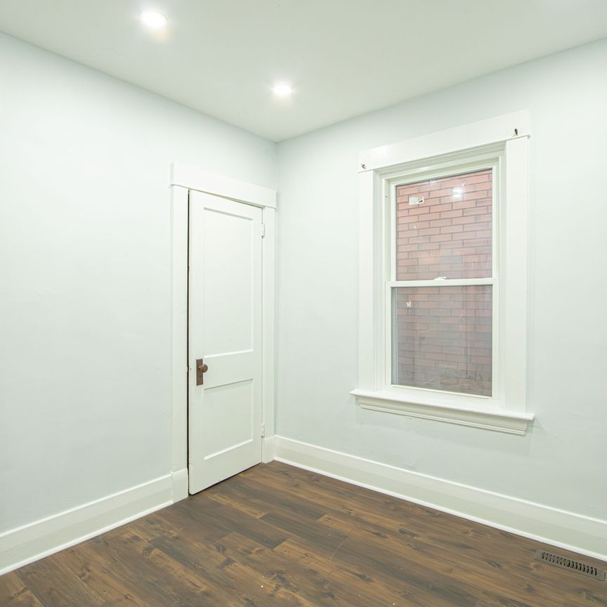 For Lease - 386 Wharncliffe Road, London South, Ontario - Photo 1