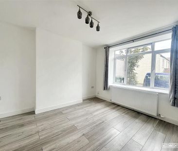 3 bedroom end of terrace house to rent - Photo 2