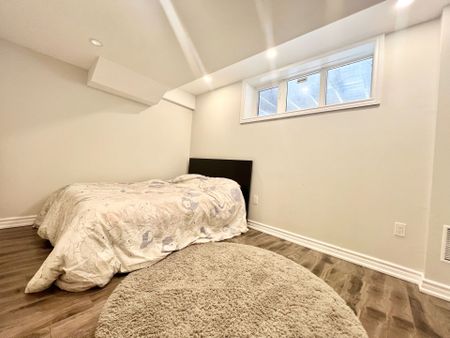 For Lease - 18 Fountain Court, Richmond Hill, Ontario - Photo 3