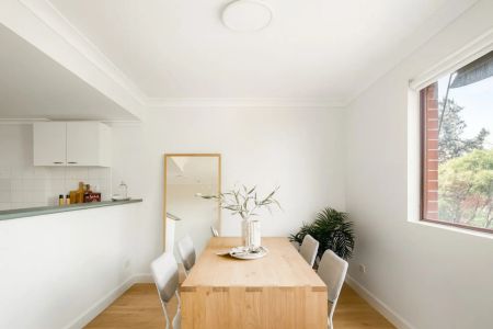 Terrace-Style Loft Apartment in Leafy 'Kensington Mews' - Photo 2