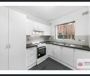 2 bedroom apartment - Walk to Campsie Train Station! - Photo 3