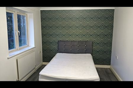 2 Bed Terraced House, Clayton Drive, SE8 - Photo 4