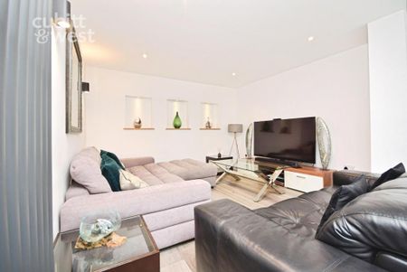 5 bedroom detached house to rent - Photo 2