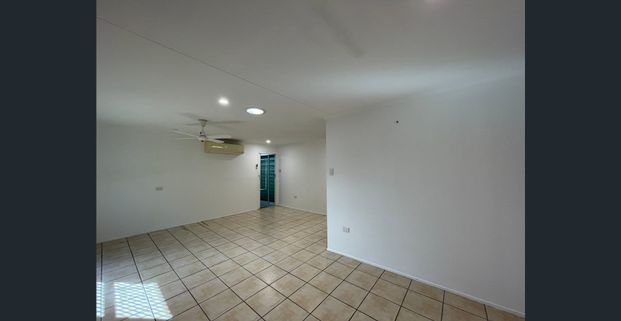 Lowset brick unit nice and handy to the city - Photo 1