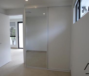 Brand-New Modern Granny Flat with Private Off-Street Parking - Photo 4