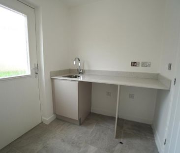 4 bedroom detached house to rent - Photo 6