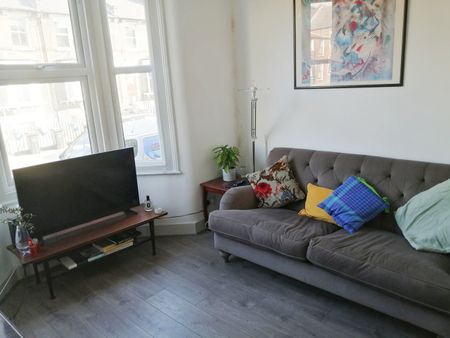 2 Bed Flat, Mabley Street, E9 - Photo 2