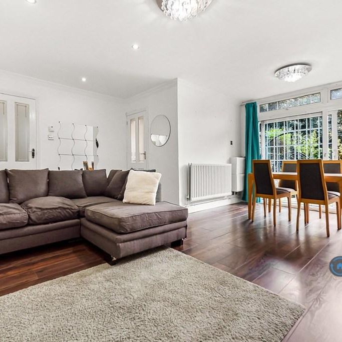 3 bedroom flat to rent - Photo 1