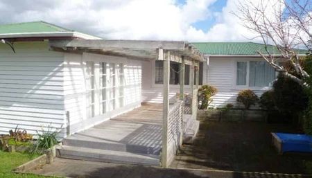 Sunny 3 bedroom family home in MVS school zone - Photo 3