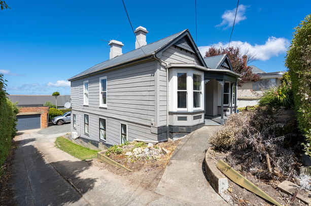 350 Highgate, Rosyln - Photo 1