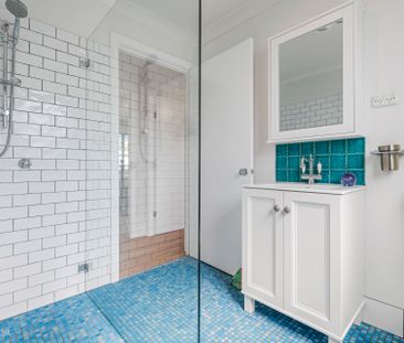 Holiday At Home - 3 Bedroom, 1 Bathroom, Off Street Parking - Photo 6