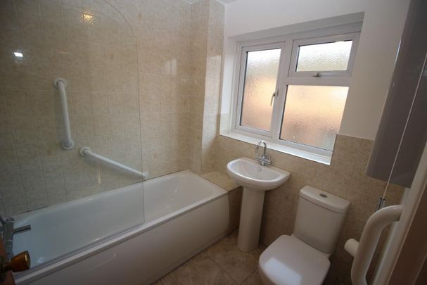 2 bedroom end of terrace house to rent - Photo 1