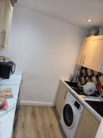 1 bedroom in a house share to rent - Photo 3