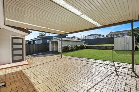 FAMILY HOME IN SOUGHT AFTER STREET - Photo 3