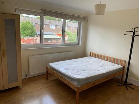 4 bedroom terraced house to rent - Photo 4