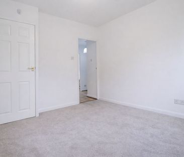 3 bedroom flat to rent - Photo 6