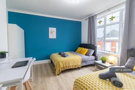 2 bedroom flat to rent - Photo 5