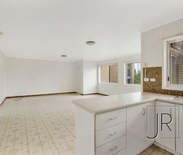 8 x Two bedroom units available in central Main Beach location - Photo 6