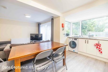 19 Yarburgh Way, Badger Hill - Photo 2